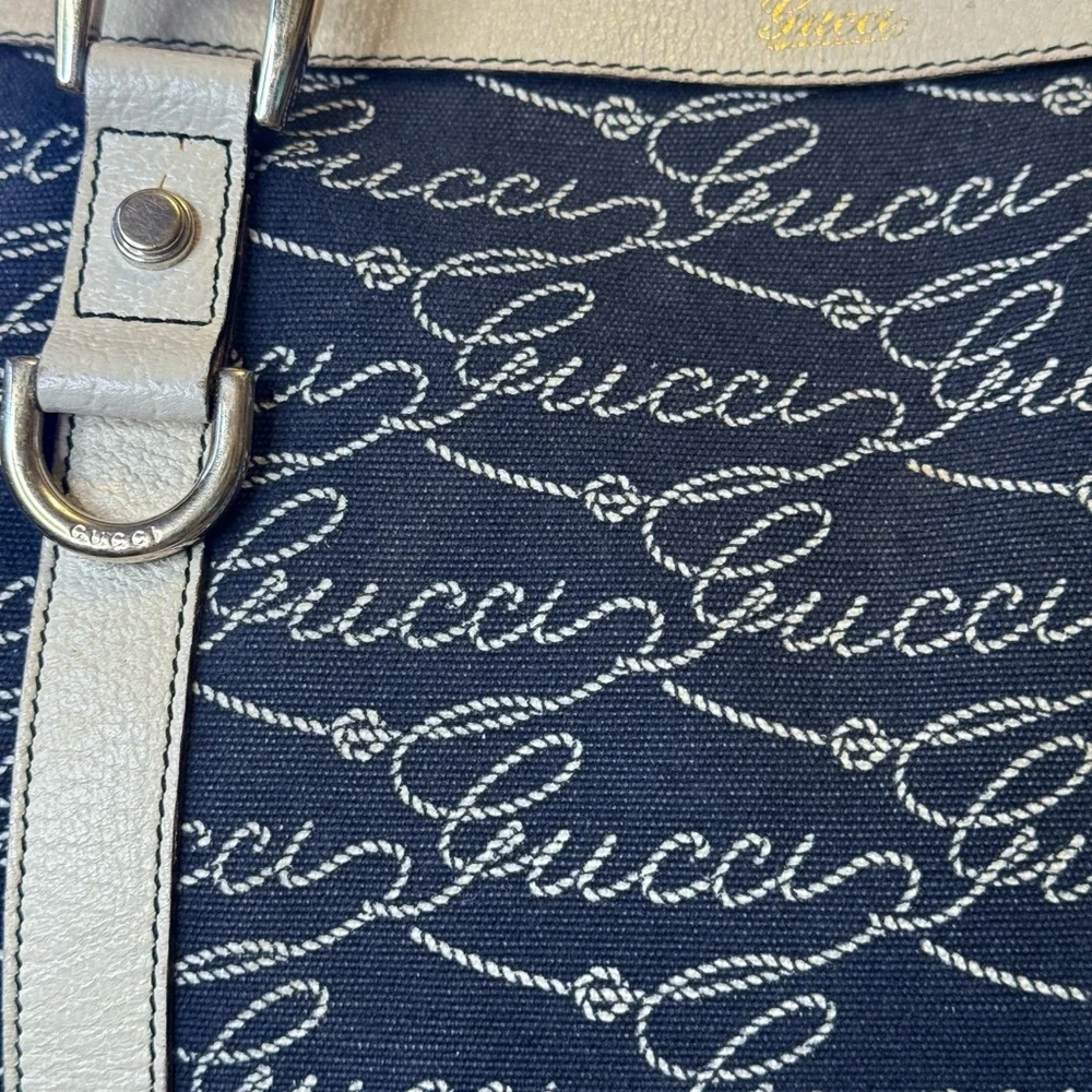 Gucci Navy and Cream Shoulder Bag - Picture 2 of 13